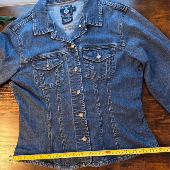 Facconable Women's Classic Faded Blue Denim Jean Jacket - Designed in France - Picture 5 of 10